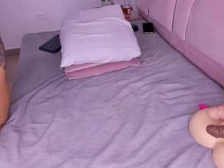 le modèle ambarasm est en webcam porno dans un show sur le site camsoda, il possède les tags suivants: ahegao,orgasm,lovense,anal,moaning,naked,natural,no drinking,no smoking,sexy,jerk off,shaved pussy,spank,striptease,swallow,tattoos,toys,twerk,wet,lingerie