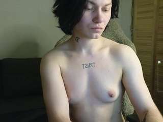 esajukyy, female webcam model,  years old, on live webcam