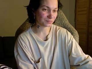 esajukyy's CamSoda show and profile