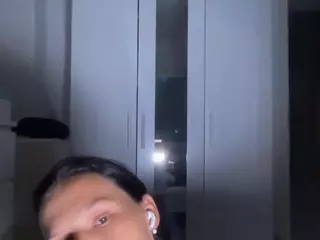 Mia's Live Sex Cam Show