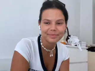 Mia's Live Sex Cam Show