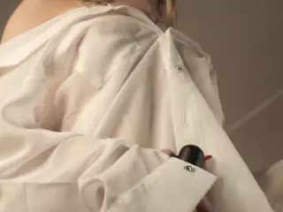 AlbertaEsse's Live Sex Cam Show