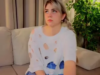 LynnBrinson's Live Sex Cam Show