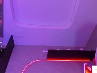 Live webcam model iriisfeitan on Soda Cams