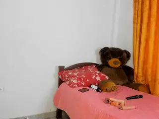 lissa-petitee's Live Sex Cam Show