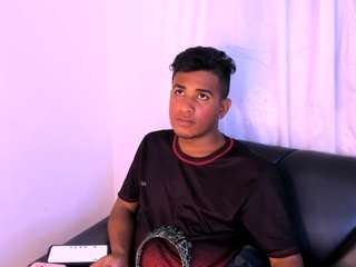 dylan-kisss Live Webcam on CamSoda