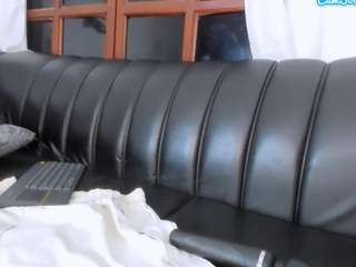 dylan-kisss webcam model