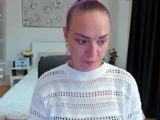 mayaweisss webcam model