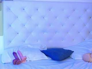 molly-curvyhot webcam model