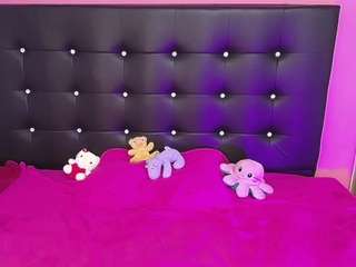 molly-curvyhot Live Webcam on CamSoda