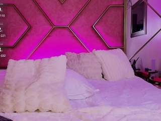 crysttalmoon live cam profile