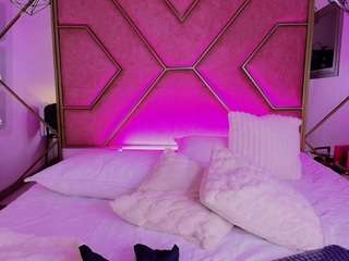 le modèle crysttalmoon est en webcam porno dans un show sur le site camsoda, il possède les tags suivants: ass bouncing,ass clapping,average,blowjob,brown eyes,cum in pussy,deepthroat,doggy style,no drinking,no smoking,brown hair,hd,small tits