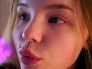 le modèle elvinaband est en webcam porno dans un show sur le site camsoda, il possède les tags suivants: ahegao,smoking,nature,no drinking,oil,orgasm,pov,sexy,shaved pussy,skinny,spank,moaning,squirter,strip,striptease,tattoos,tease,teen (18+),thin,toys