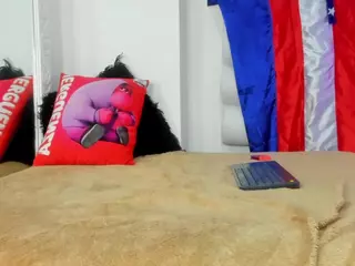 Laurem-Honnie's Live Sex Cam Show