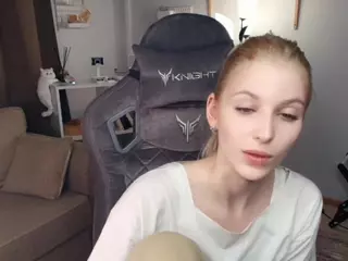 LynnaEstabrooks's Live Sex Cam Show