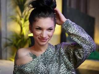 Try Miamicandy's delicious camshow for fascinating craziness miamicandy from CamSoda