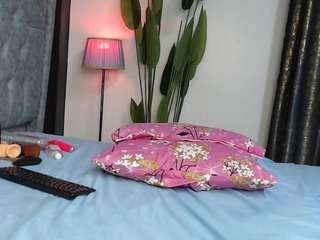 bellah247's CamSoda show and profile