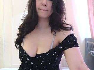 kuroren's CamSoda show and profile