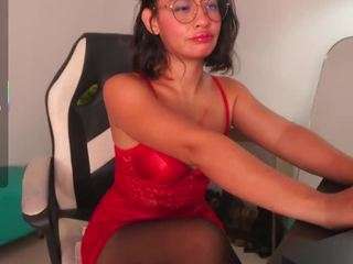 laura-zans Live Webcam on CamSoda