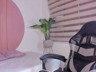 megan-rossee Live Webcam on CamSoda