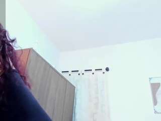 selena-luxs webcam model