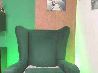 leoncrystall Live Webcam on CamSoda