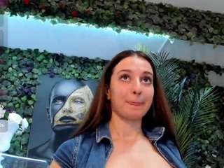 anyssia Live Webcam on CamSoda