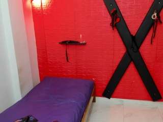 bdsmforever18's CamSoda show and profile