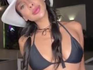  aishhaferrari chat room