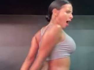 Live webcam model aishhaferrari on Soda Cams