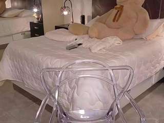 This model is live right now. aishhaferrari