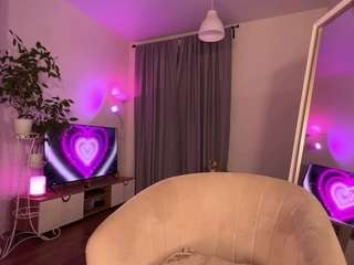 arcanelisa, female webcam model,  years old, on live webcam