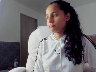 giselle-roldan Live Webcam on CamSoda