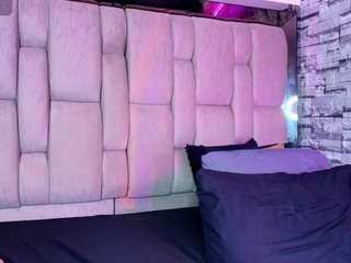 samy-grey01's CamSoda show and profile