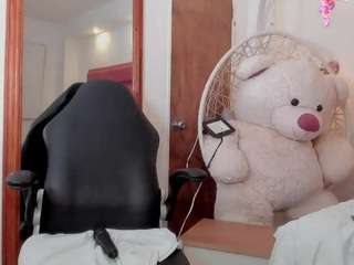 Live cam show with Ahlya