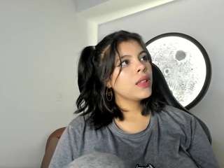 aleja-02 Live Webcam on CamSoda