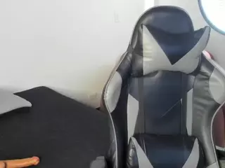 Aleja-02's Live Sex Cam Show