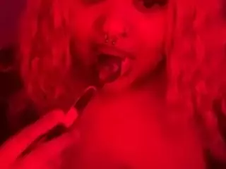 DIAMONDETHEEDOMME's Live Sex Cam Show