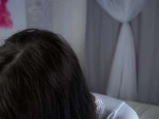 moirefulford, female webcam model,  years old, on live webcam