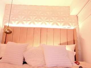 mysticarito Live Webcam on CamSoda