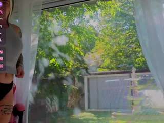 reina-cummingss Live Webcam on CamSoda
