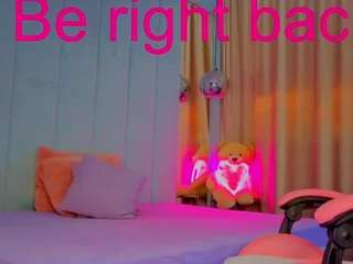 reina-cummingss Live Webcam on CamSoda