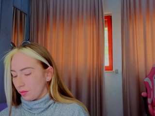 reina-cummingss Live Webcam on CamSoda