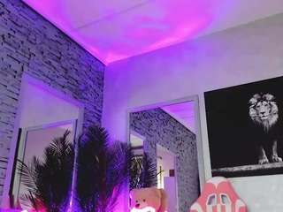 reina-cummingss Live Webcam on CamSoda