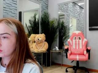 reina-cummingss Live Webcam on CamSoda