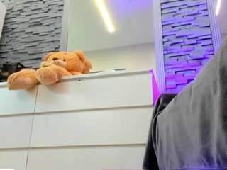 reina-cummingss Live Webcam on CamSoda