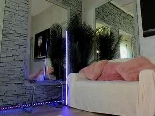Reina-Cummingss live webcam show
