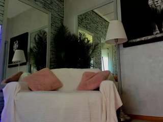 Reina-Cummingss live webcam show