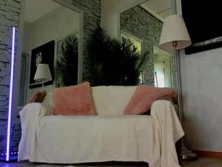 Reina-Cummingss live webcam show