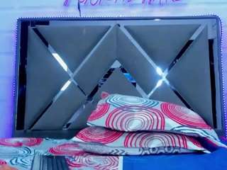 Live webcam model valentina-sex18 on Soda Cams